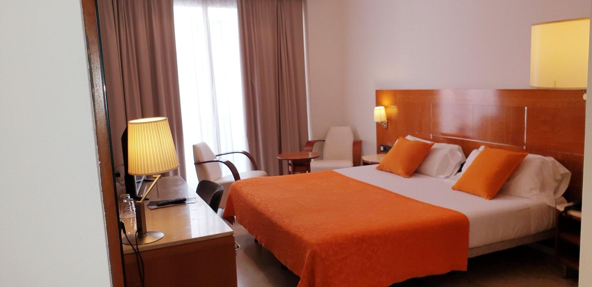 Hotel Calasanz Molins de Rei Extérieur photo