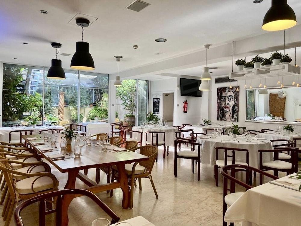 Hotel Calasanz Molins de Rei Extérieur photo