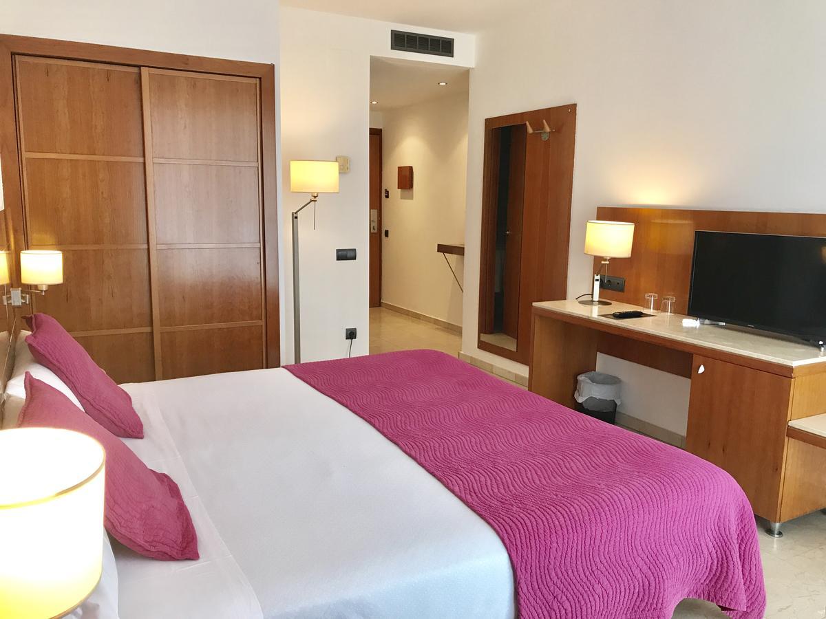 Hotel Calasanz Molins de Rei Extérieur photo
