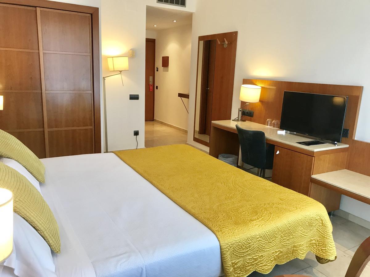 Hotel Calasanz Molins de Rei Extérieur photo