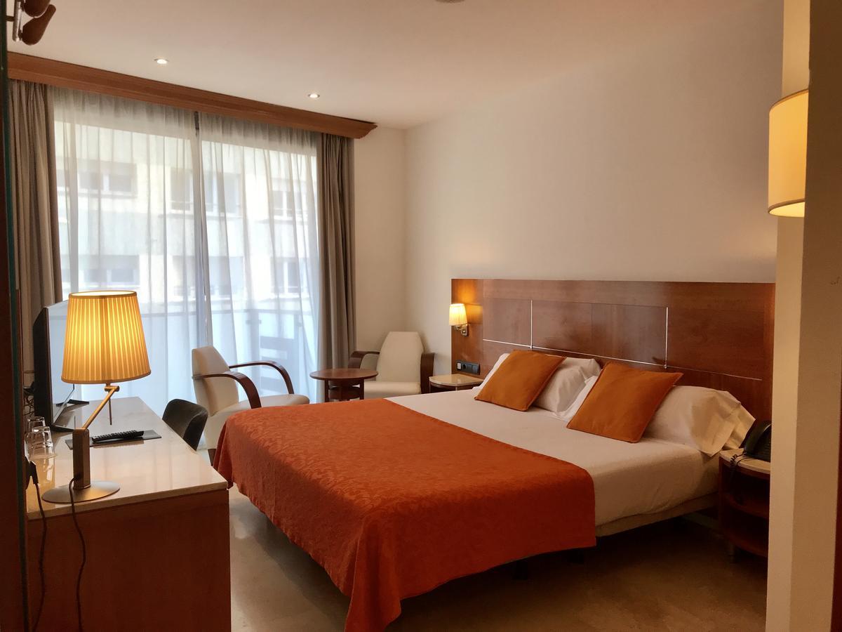 Hotel Calasanz Molins de Rei Extérieur photo