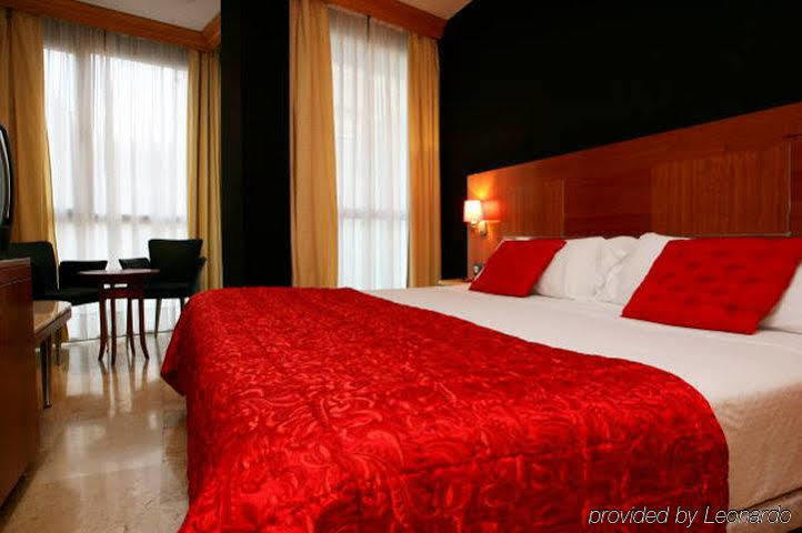 Hotel Calasanz Molins de Rei Chambre photo
