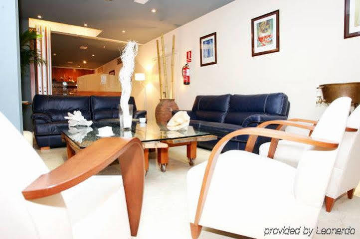 Hotel Calasanz Molins de Rei Extérieur photo